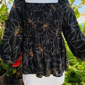 DR2 black & white floral gorgeous top.xs but can go medium